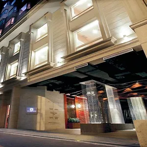 The Luxe Manor Otel